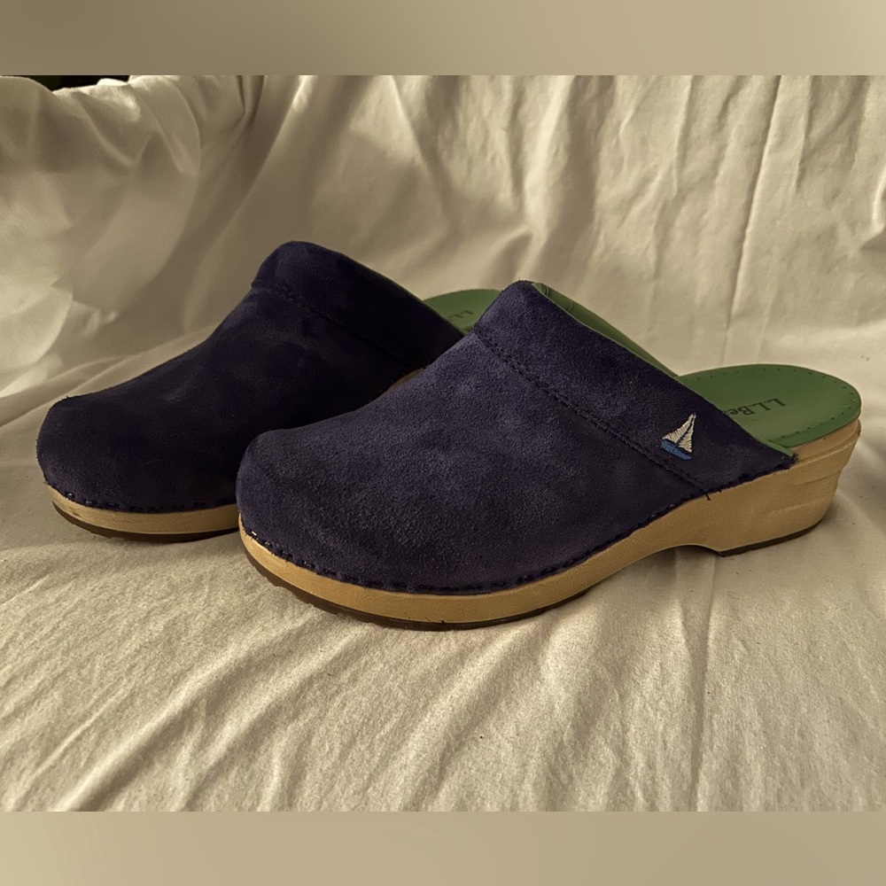 L.L.Bean Nautical 9M women’s blue suede clogs